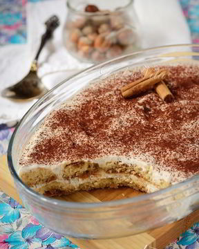 Тирамису с рикоттой, орехами и корицей