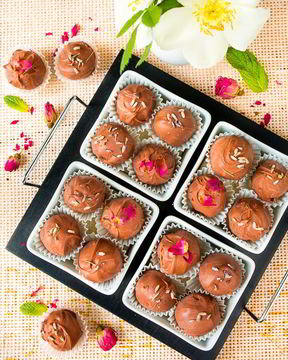 Трюфели из молочного шоколада с лавандой и медом