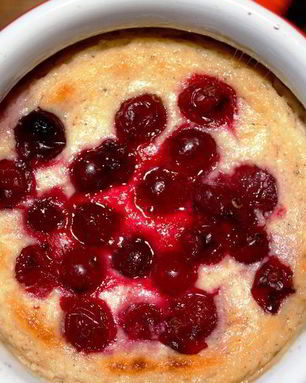 Творожный пудинг с клюквой
