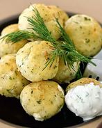 Фрикадельки из трески с йогуртовым соусом