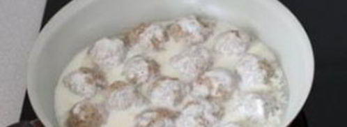 фрикадельки в сметанном соусе. Шаг 7