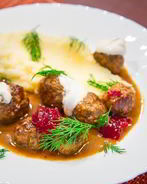 Шведские фрикадельки с брусничным джемом