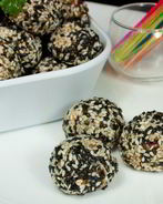 Закусочные куриные фрикадельки в кунжуте