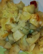 Картофель под сыром и овощами