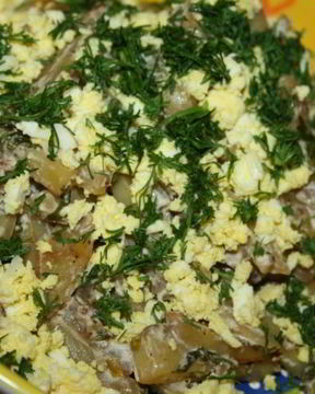 Картофель с грецким орехом, кинзой и чесноком