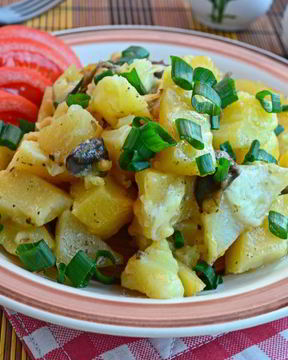 Картофель с грибами и сыром сулугуни в мультиварке