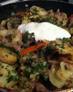 Картофель с мясом и сладким перцем