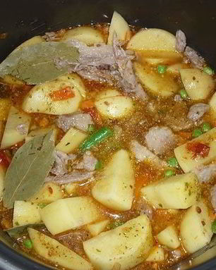 Картофель с овощами в мультиварке