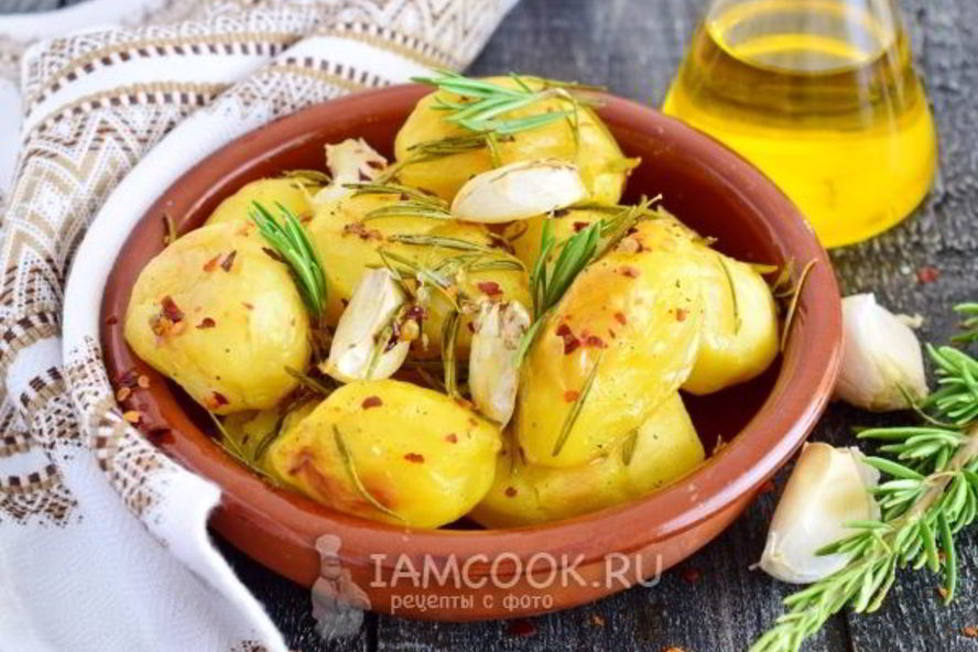 Рецепт картофель с розмарином и чесноком в духовке