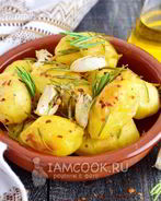 Картофель с розмарином и чесноком в духовке