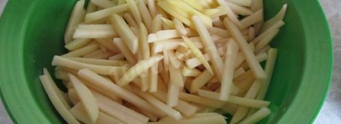 картофель с сосиской в духовке. Шаг 2