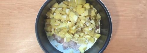 картошка с куриными окорочками в сливках в мультиварке. Шаг 2