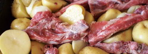 картошка с ребрышками в имбирно-медовой глазури с соусом цацики. Шаг 2