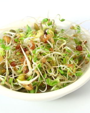 Пророщенная чечевица с тофу и перцем