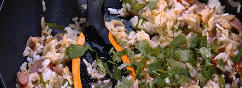 пряный рис с яйцом и беконом. Шаг 12