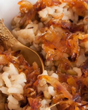 Рис с чечевицей и карамелизованным луком