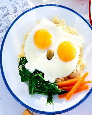 Рис с индейкой и жаренным яйцом