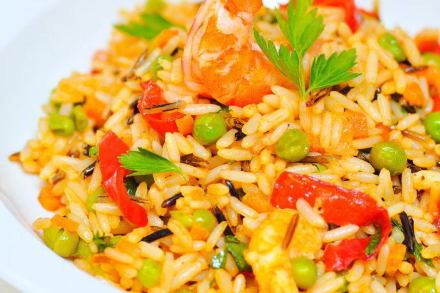 Рецепт рис с креветками и зеленым горошком