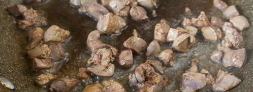 рис с куриной печенью и грибами. Шаг 10