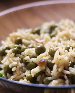 Рис с зеленым горошком и миндалем