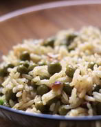 Рис с зеленым горошком и миндалем