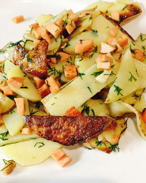 Жареная картошка с колбасой