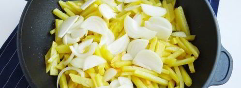 жареная картошка с солеными грибами. Шаг 11