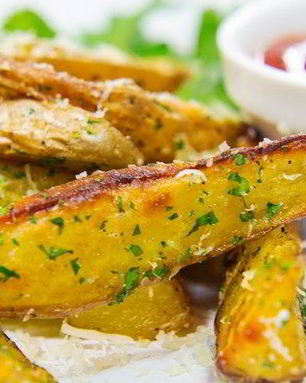 Золотистый картофель под сыром