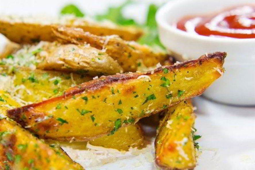 Рецепт золотистый картофель под сыром