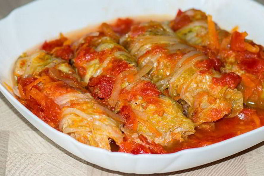 Рецепт простые голубцы из пекинской капусты в томатном соусе