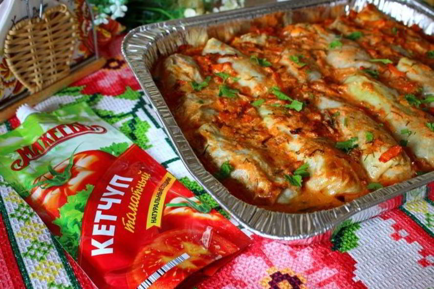 Рецепт запеченные голубцы в кетчупе и сметане