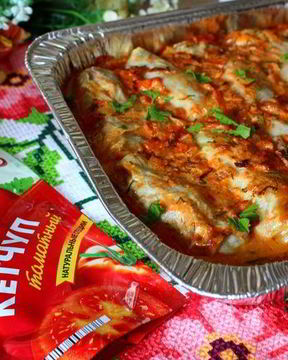 Запеченные голубцы в кетчупе и сметане