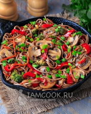 Гречневая лапша с овощами