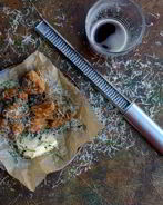 Хрустящие шампиньоны с соусом айоли и трюфельным маслом