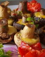 Острые шампиньоны с сыром из духовки