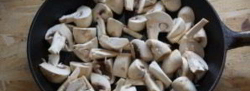 шампиньоны с чесноком и зеленью. Шаг 3