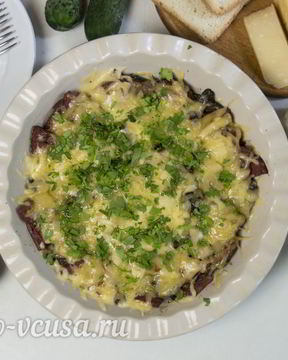 Шампиньоны с колбасой