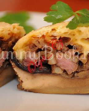 Шампиньоны, запеченные с беконом и сыром