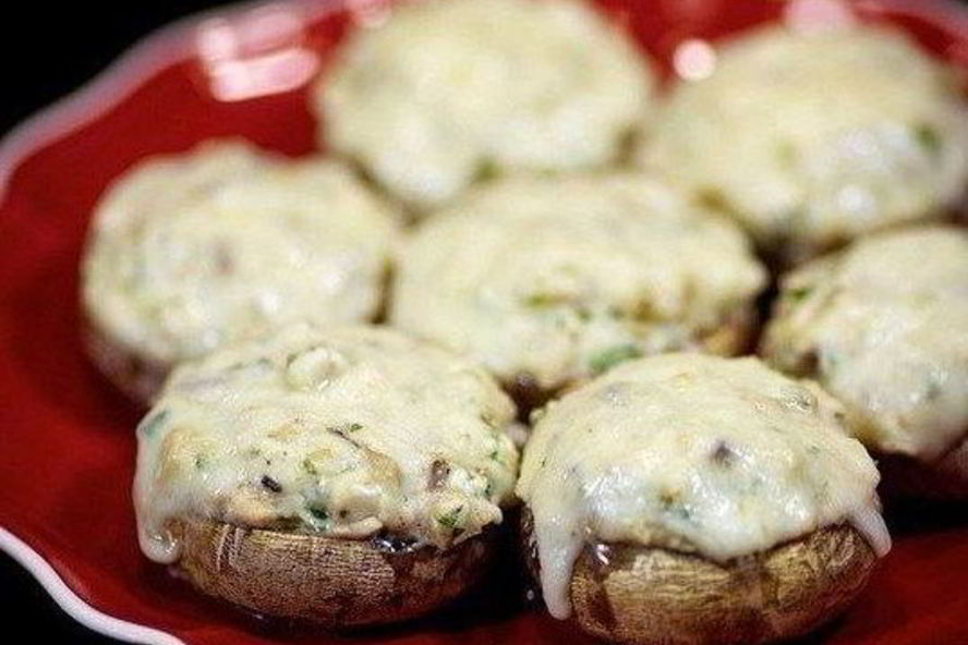 Рецепт запеченные грибы, фаршированные курицей и сыром