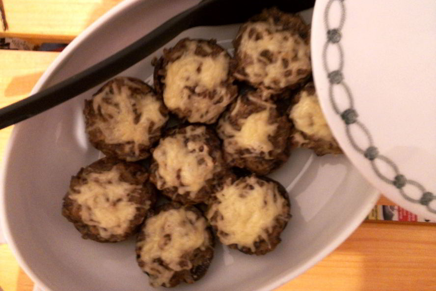 Рецепт запеченные шампиньоны, фаршированные курицей и луком