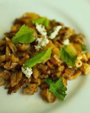 Жаренные лисички с шевром и мятой