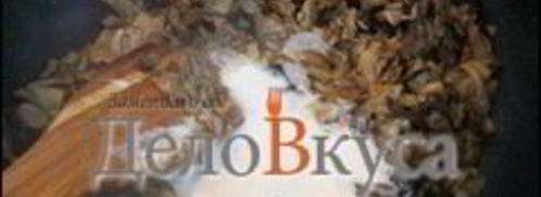 жареные грибы со сметаной — грибная начинка. Шаг 9