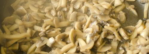 жареные шампиньоны со сметаной. Шаг 4