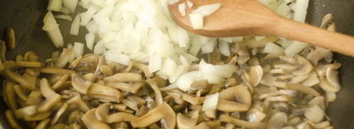 жареные шампиньоны со сметаной. Шаг 5