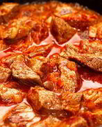 Гуляш говяжий с овощами в мультиварке