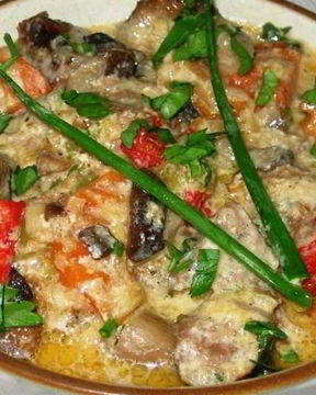 Гуляш из говядины с грибами