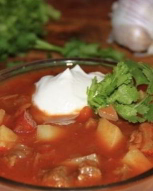 Гуляш из говядины с паприкой