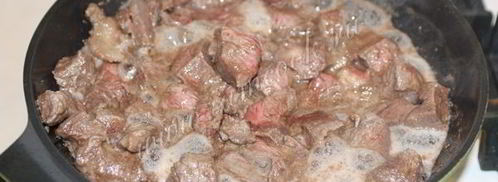 гуляш из говядины с подливкой. Шаг 3