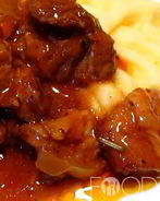 Гуляш из свинины с подливкой