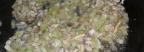 гуляш из тушенки. Шаг 3